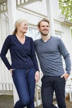 Sale MERINO V-NECK MALE, 100% EXTRA FINE MERINOULL — Tröjor