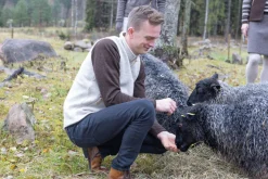 Best NLS BARLEY VEST, 100% OFÄRGAD ULL — Västar