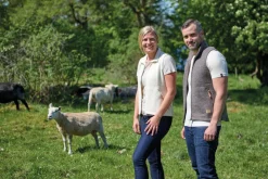 Best NLS BARLEY VEST, 100% OFÄRGAD ULL — Västar